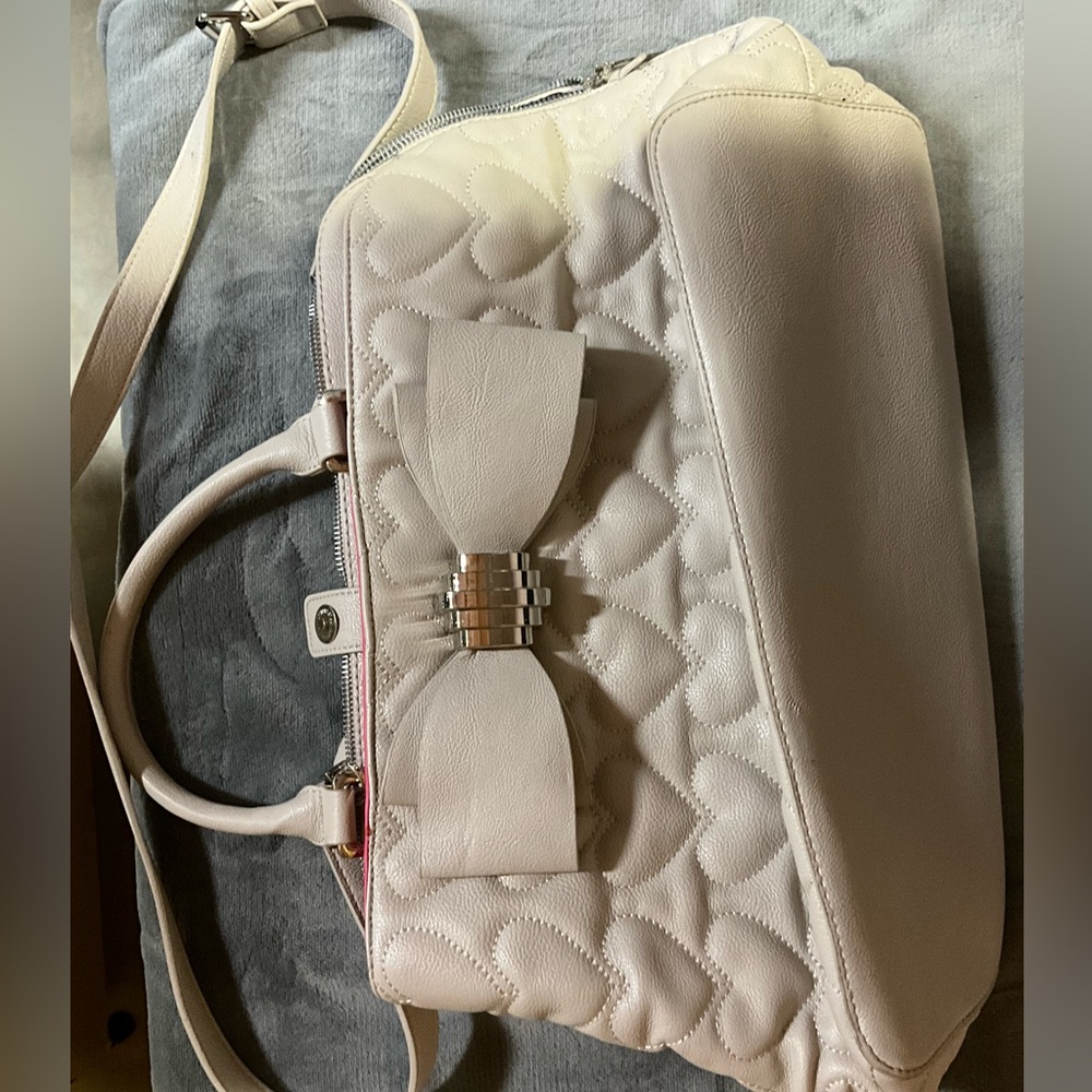 Betsey Johnson cream heart purse